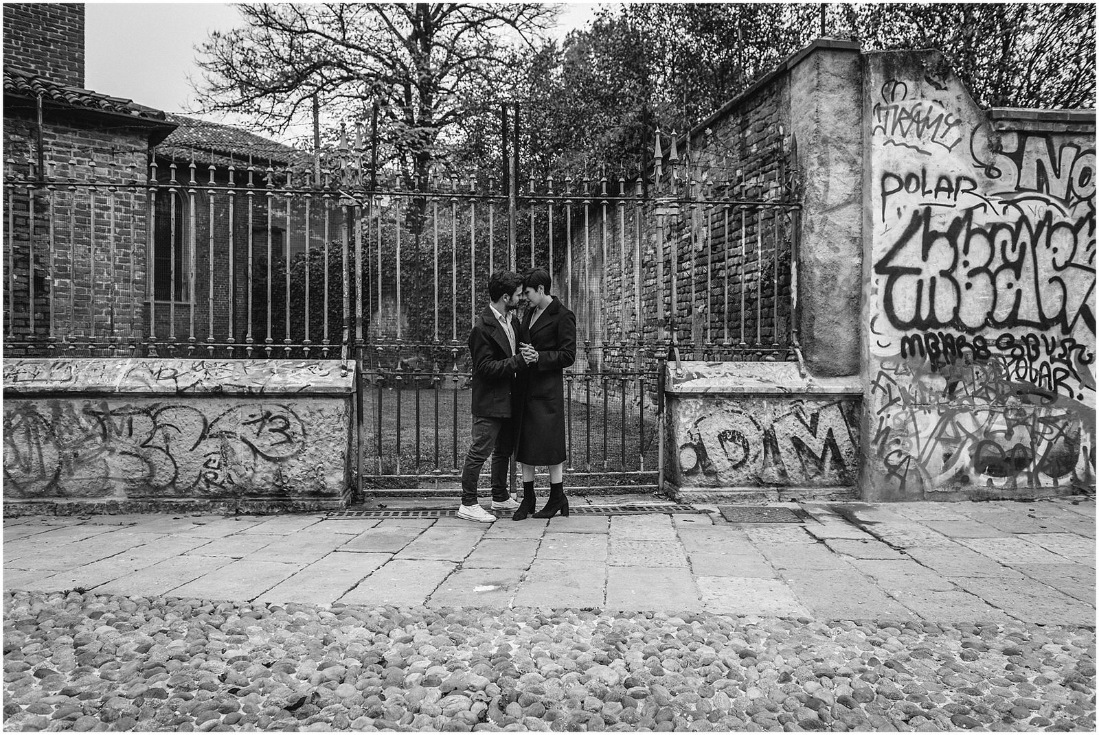 Winter engagement-sessie in Milaan graffiti